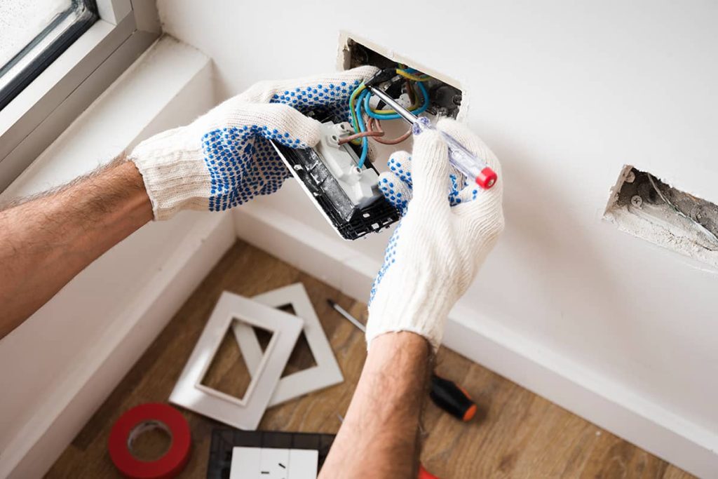 installation von Steckdosen in der Wohnung